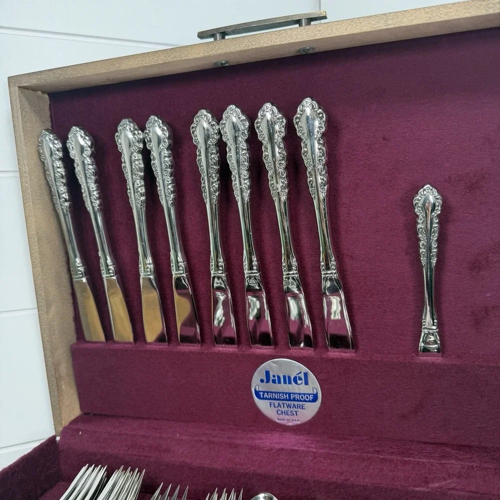 Oneida Shelley Cube Stainless Flatware 48 Pcs. 8 Settings + Serving Ware + Case